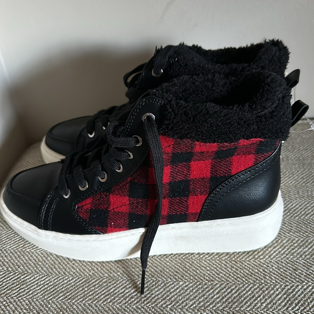 March Fisher Fellow Buffalo Plaid & Faux Fur Hi-Top Sneaker Size 8.5 View 3